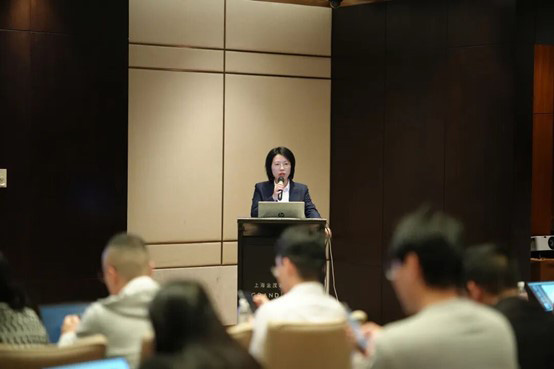 Zheng Lidan analiza el desempeño financiero de Fuda Alloy.