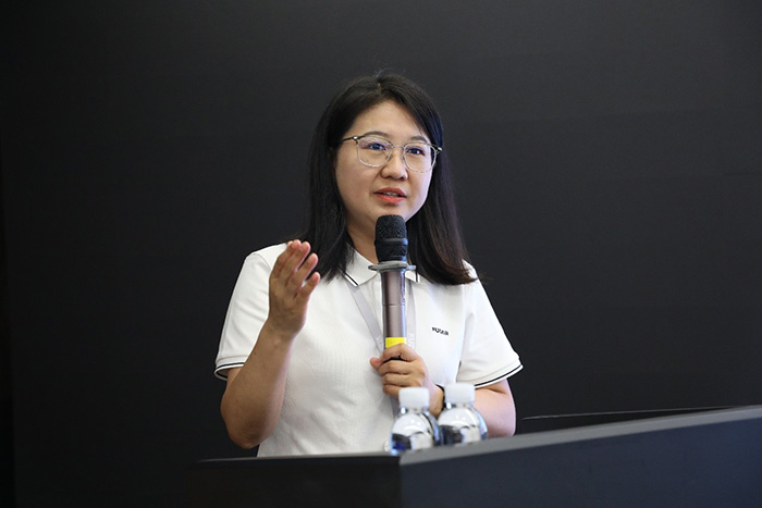 Chen Qiongqiong pronunció un discurso en la ceremonia de apertura.