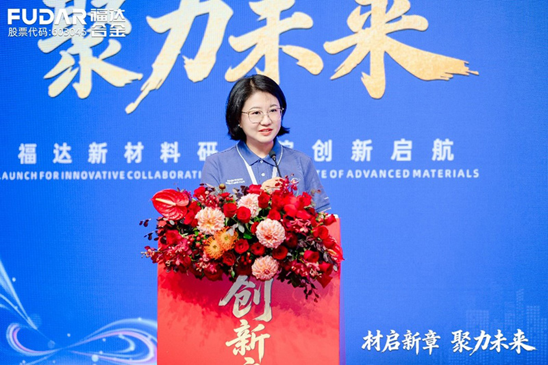 Chen Qiongqiong presenta la estructura organizativa del instituto.