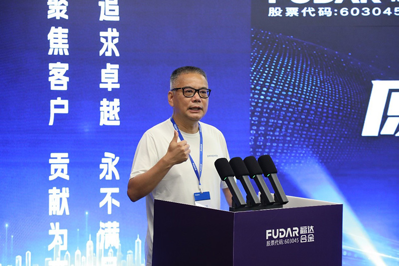 El presidente Li Xingtao pronuncia un discurso