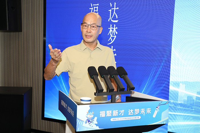 El presidente Wang Dawu pronunció un discurso.